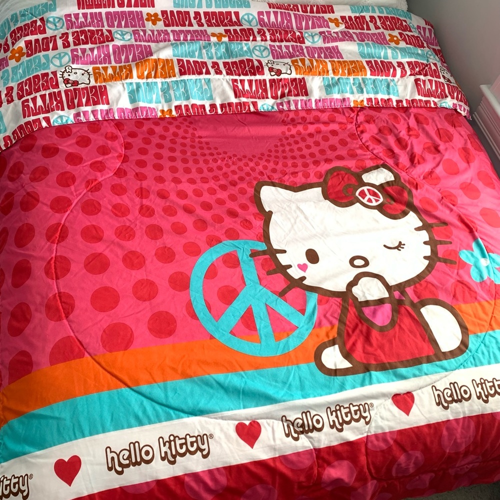 Hello Kitty Peace Comforter